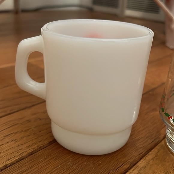 VINTAGE GLASSWARE - Picture 5 of 8